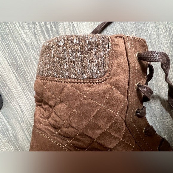 Serra quilted knit lace up combat boot in cognac. Size 8 - Picture 9 of 13